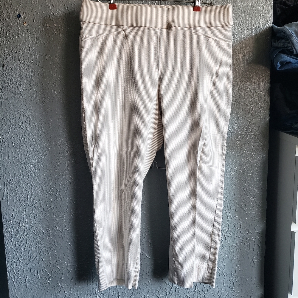L Elle Capri Pants (tan/white)